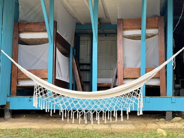 Cama en dormitorio mixto · Fotografía 1