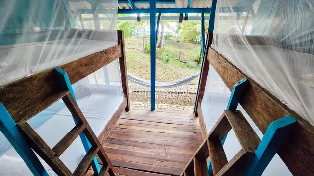 Cama en dormitorio mixto · Fotografía 3